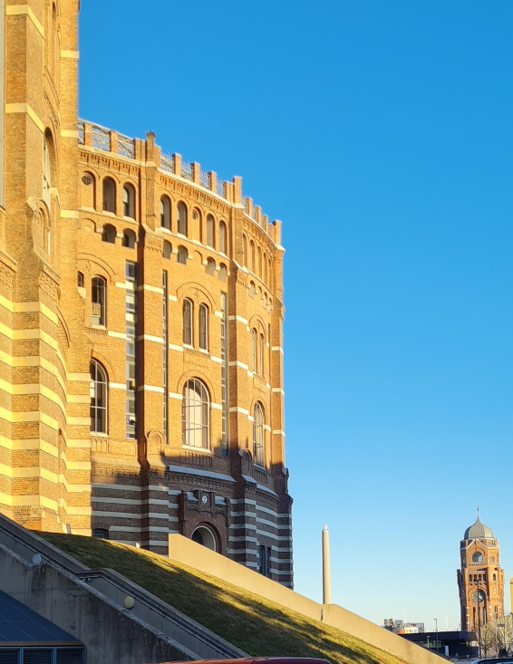 Aussenansicht Turm Gasometer Wien